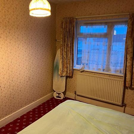 Апартаменты Whitby Road House Canvey Island Экстерьер фото