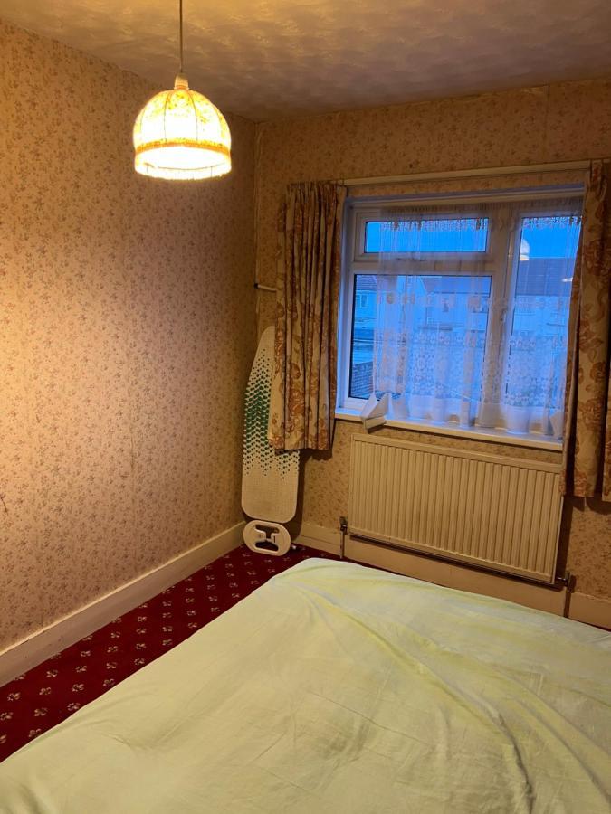 Апартаменты Whitby Road House Canvey Island Экстерьер фото