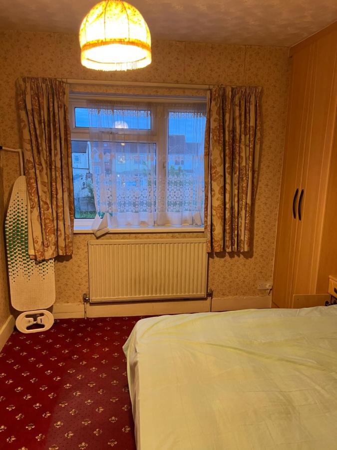 Апартаменты Whitby Road House Canvey Island Экстерьер фото